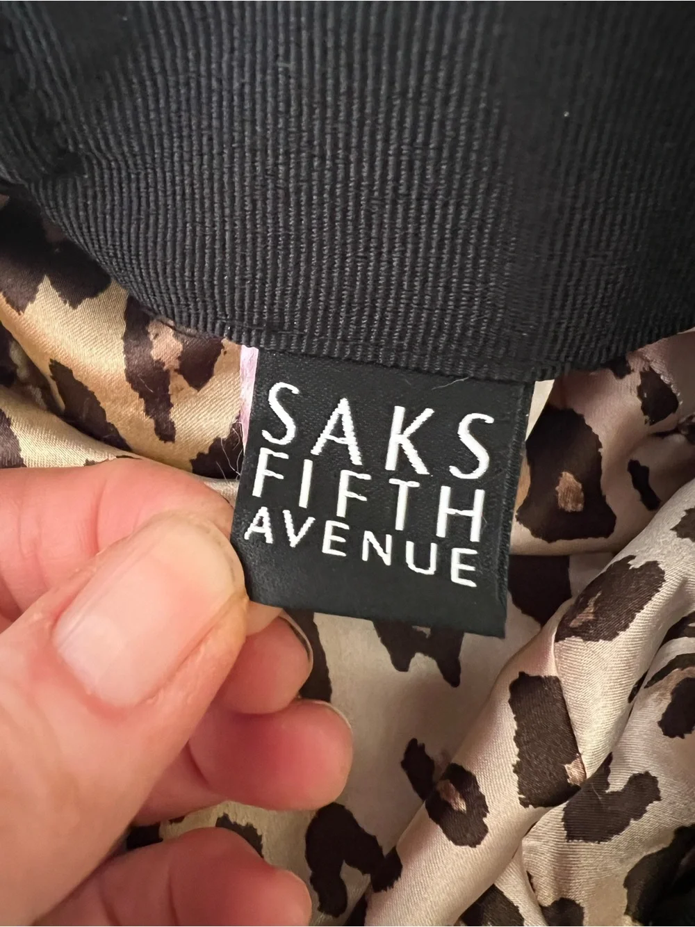 Saks Fifth Avenue Hat Womens Burgundy Lambswool Newsboy Cap Flower Satin Lining